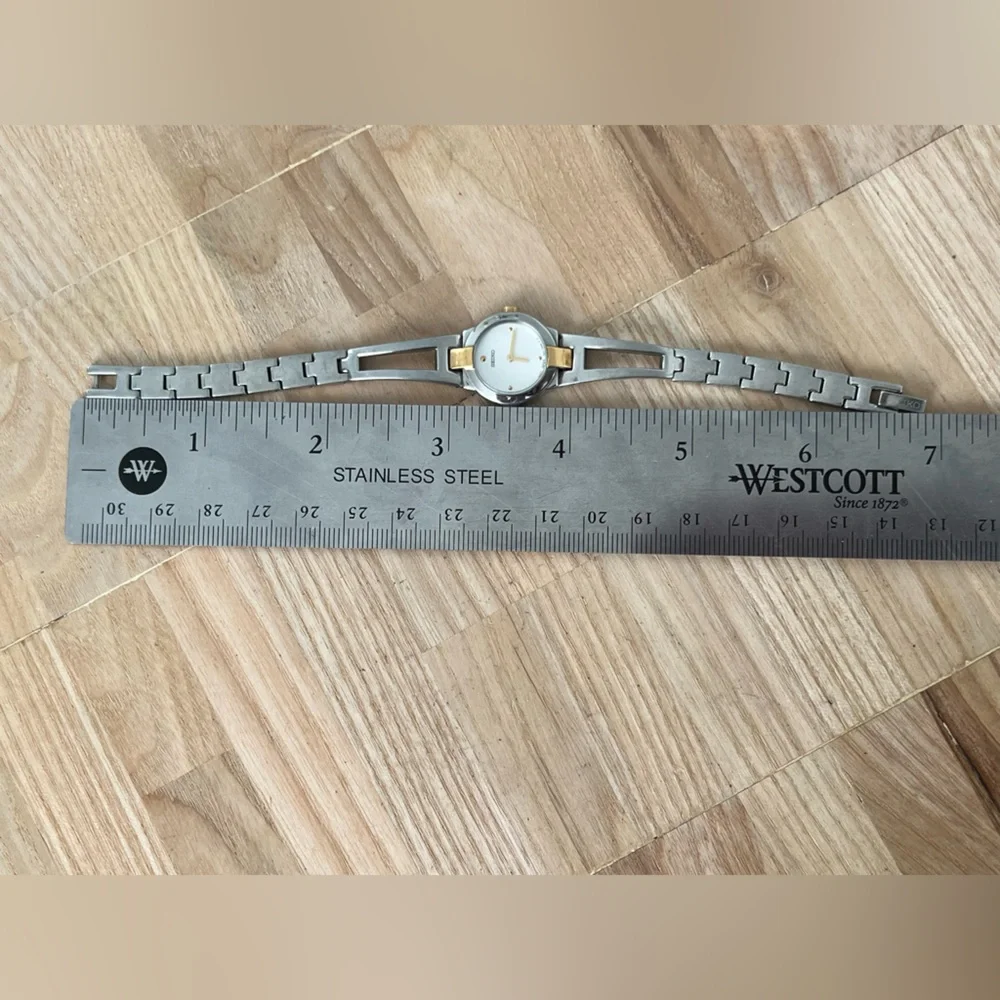 Seiko Ladies Watch Two-Tone Bracelet White Dial Gold-Tone Hands New Battery